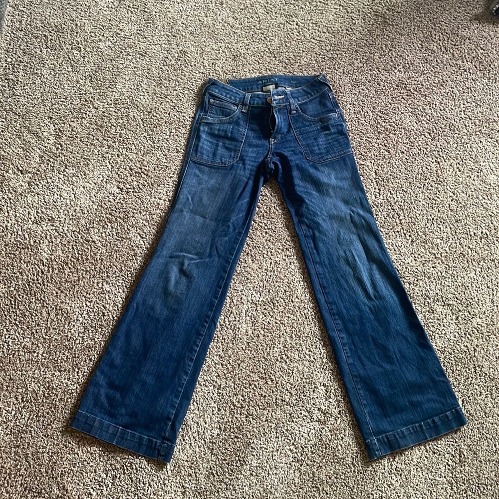 Women’s artiat size 25s jeans